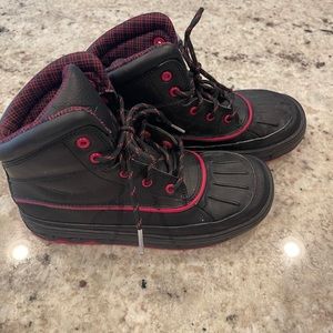 Nike ACG boots black and pink size 3 Y